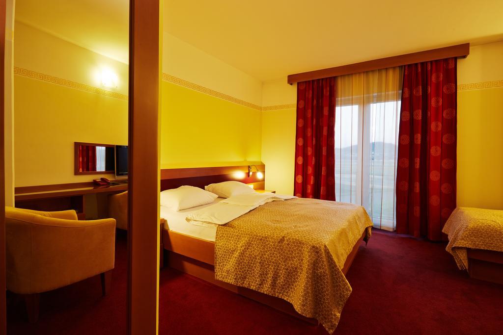 Hotel Vila Emei Maribor Room photo